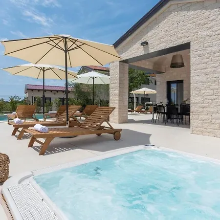 Ursaria Pensionat 4*