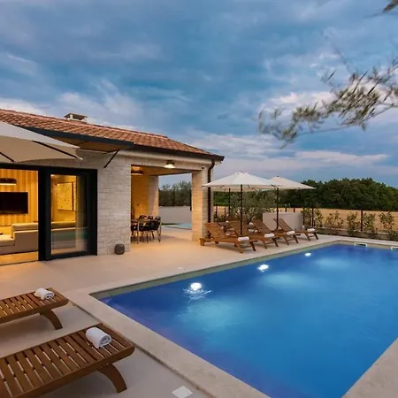 Ursaria Guest house Kadumi